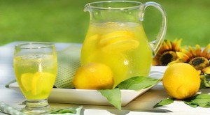 طريقة تحضير عصير الليمون المنعش
